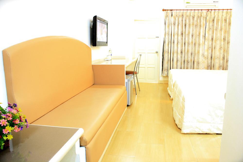 P.A. Ville Hotel ナコンサワン エクステリア 写真