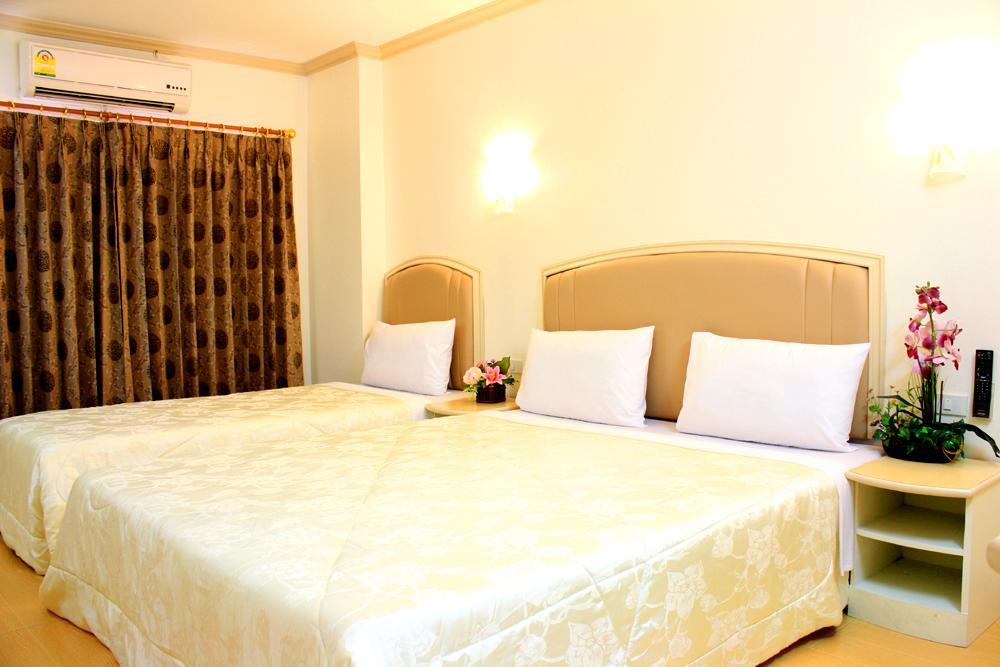 P.A. Ville Hotel ナコンサワン エクステリア 写真