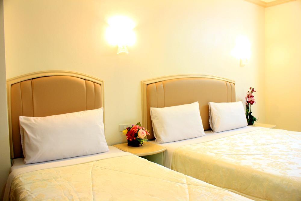 P.A. Ville Hotel ナコンサワン エクステリア 写真