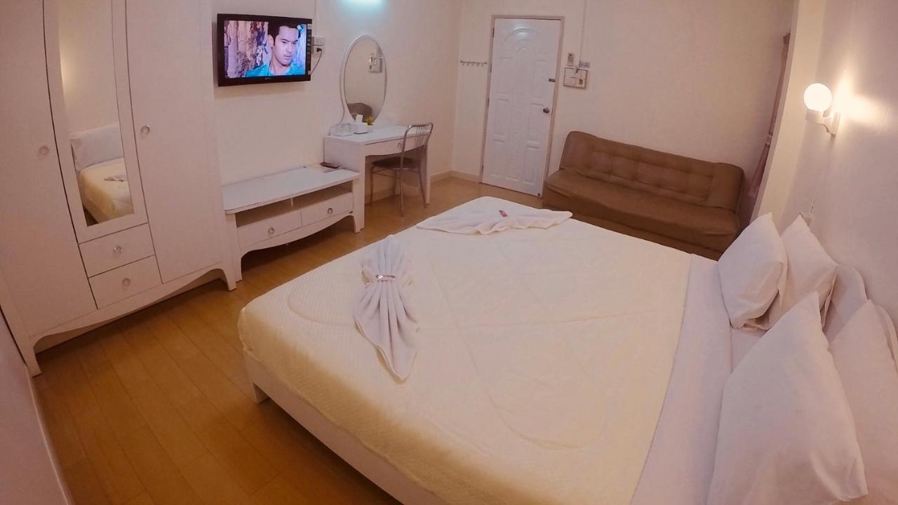 P.A. Ville Hotel ナコンサワン エクステリア 写真